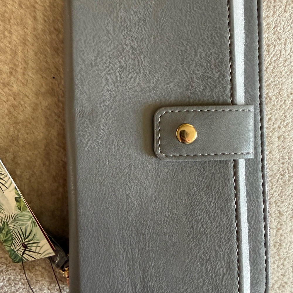 Badgley Mischka Elegant Quilted Gray Wallet w Phone holder - Picture 3 of 3